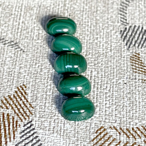 Malachit kabošon ovál 8x6mm — foto 4