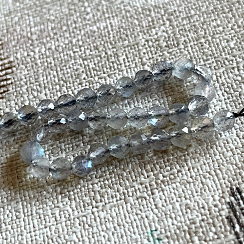 Labradorit AAA brúsené korálky / 3mm — foto 2
