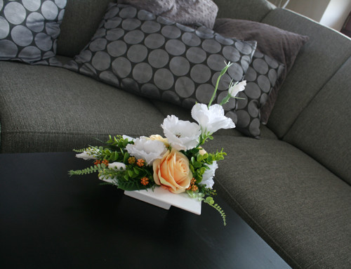 Ikebana s růžemi a eustomami bílomeruňková — foto 4