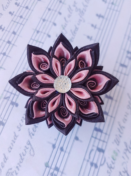 Brož kanzashi — foto 4