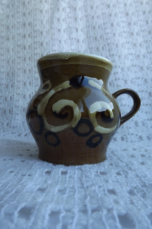 Hnědý hrnek — foto 2