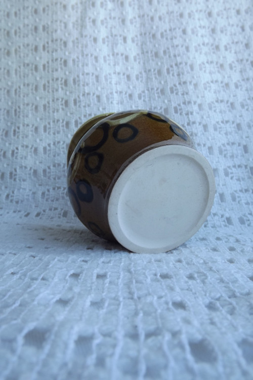 Hnědý hrnek — foto 3