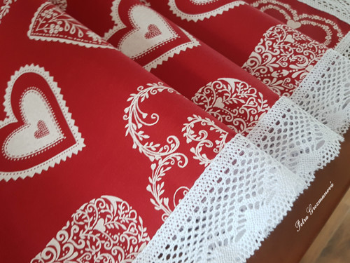 Běhoun s aplikací bílé krajky. — foto 2