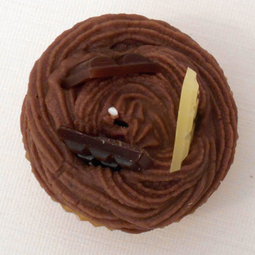 Svíčka cupcake s pařížskou šlehačkou a čokoládou — foto 2