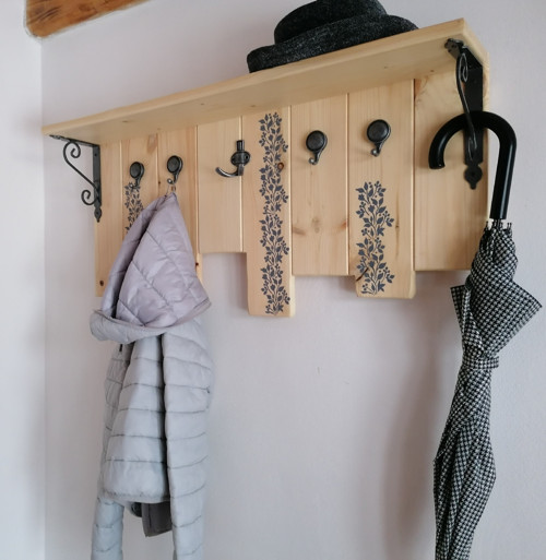 Vešiak - ornament šedý — foto 2