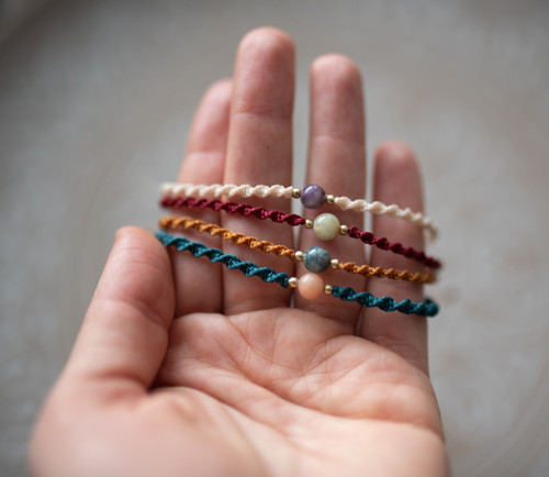 Macramé náramek s ametystem — foto 2