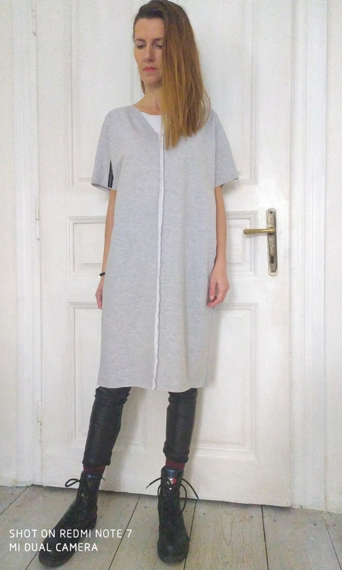 ŠEDÉ oversize ŠATY — foto 5
