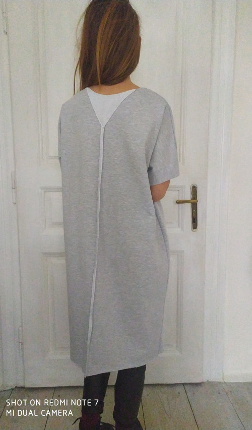 ŠEDÉ oversize ŠATY — foto 3