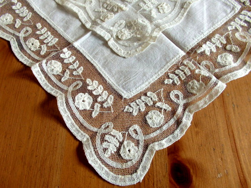 Vyšívaný tyl - dečka — foto 3