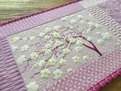 Sakura no. 1 ... / běhoun na stůl — foto 3