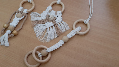 Edukační macramé hračky na hrazdičku — foto 4