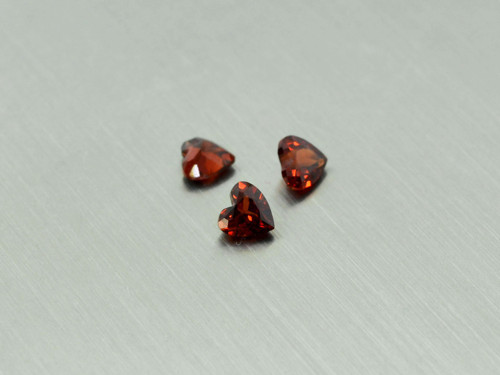GRANÁT přírodní 4.5 mm srdce — foto 2