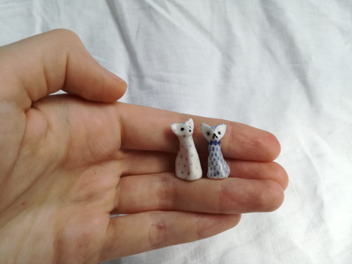Mini kočka porcelánová puntikatá — foto 5