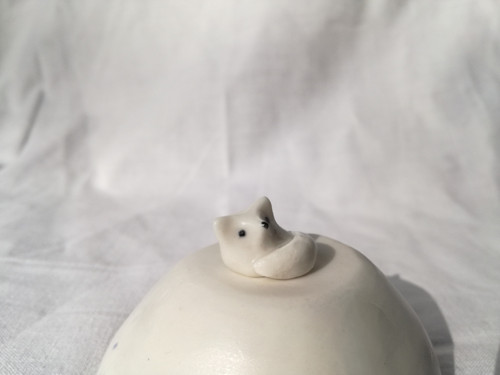 Mini lištička porcelánová ležící — foto 3