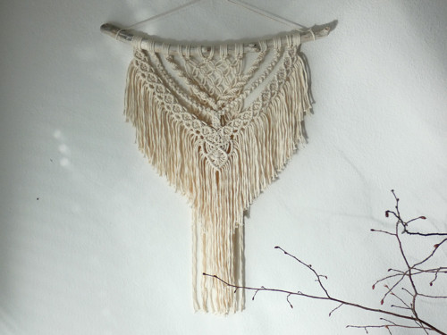 Závěsná macrame dekorace světle krémová — foto 3