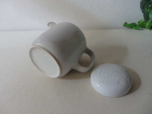 Malá porcelánová konvička — foto 3