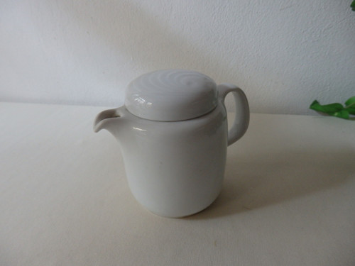 Malá porcelánová konvička — foto 4