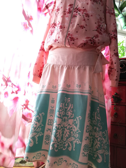 Kolová folk sukně — foto 3