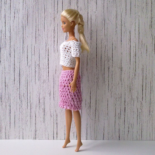Oblečky pro Barbie - tričko, sukně — foto 2