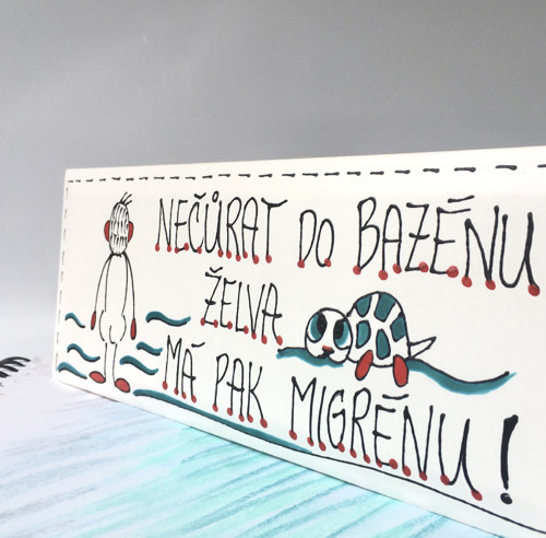 Vtipná cedulka k bazénu — foto 2