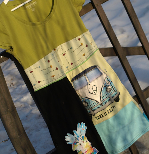 Upcycled šaty peace — foto 4