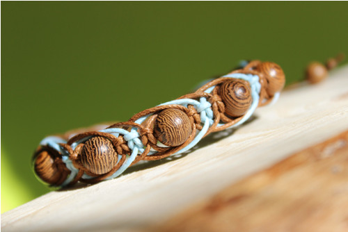 „Pro mysl klidnou.“ Náramek macramé.(Wenge dřevo) — foto 3