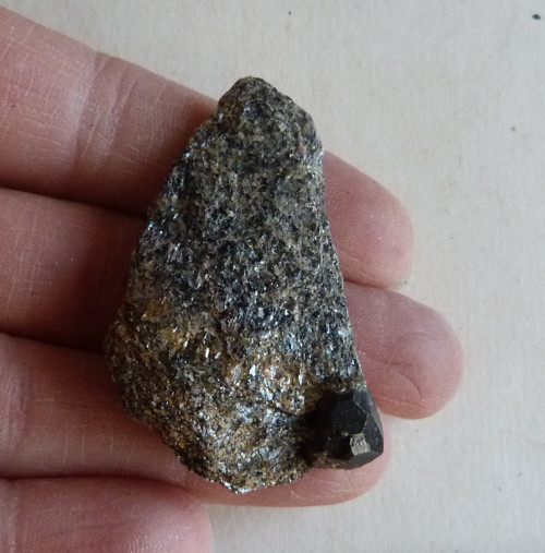 Granát - almandin - ve svoru - 4,7 cm — foto 2