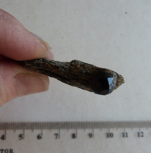 Granát - almandin - ve svoru - 4,7 cm — foto 3