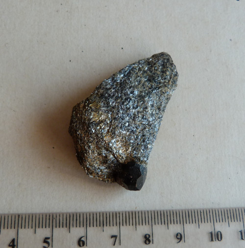 Granát - almandin - ve svoru - 4,7 cm — foto 4