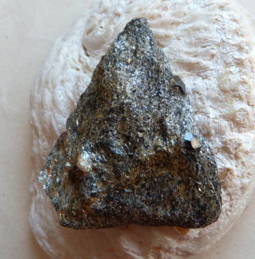 Granát - almandin - ve svoru - 5,8 cm — foto 5