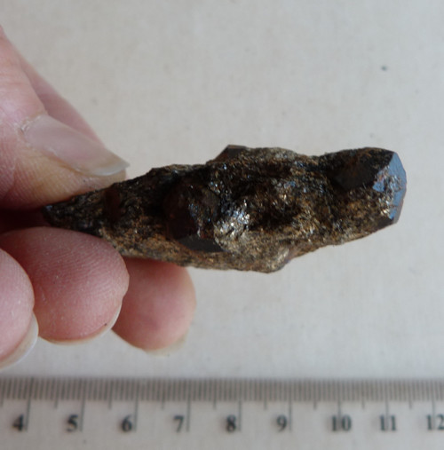 Granát - almandin - ve svoru - 4,7 cm — foto 3
