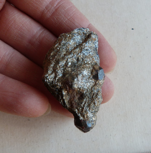 Granát - almandin - ve svoru - 4,7 cm — foto 4