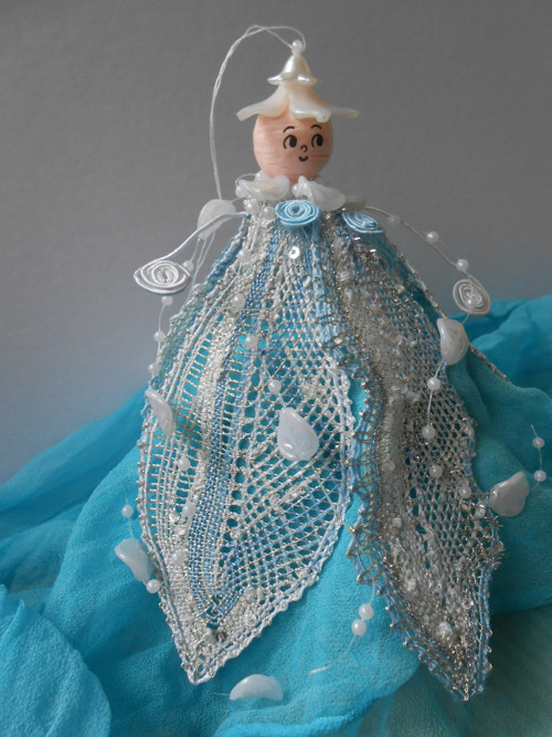 Sněhulka - paličkovaná figurka — foto 2