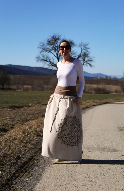 Maxi bežová s mandalou — foto 3