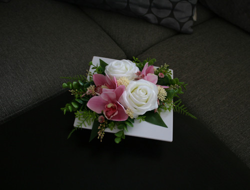 Ikebana s růžemi a orchidejemi — foto 2