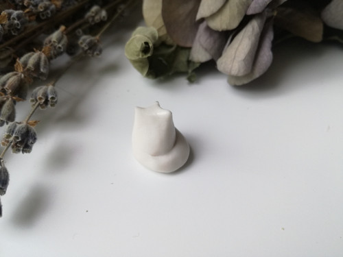 Mini lištička porcelánová sedící — foto 3