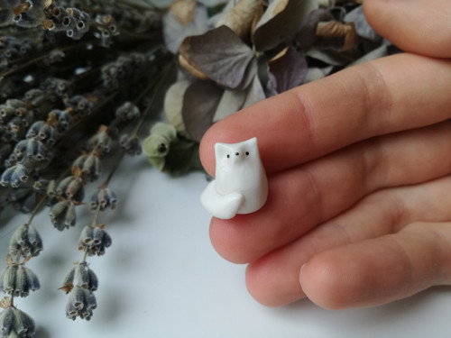 Mini lištička porcelánová sedící — foto 4