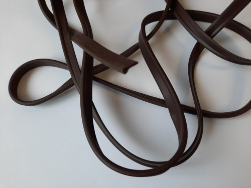 Paspule PVC (kédr) hnědý — foto 2
