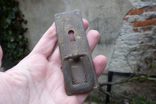 Stará nábytková krytka, madlo — foto 2