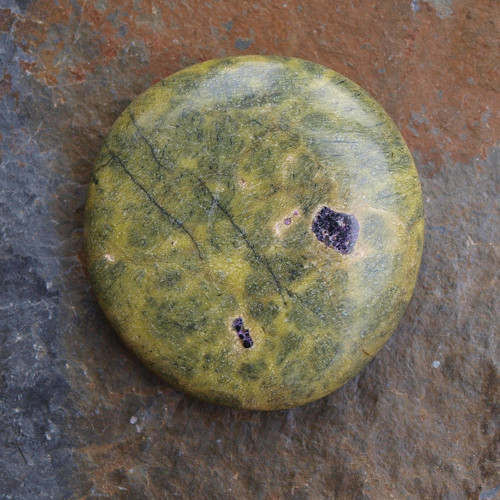 Stichtit v serpentinu, placka výběrová — foto 2