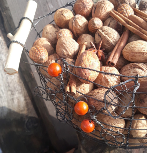Košík na klacku s bobulemi — foto 2