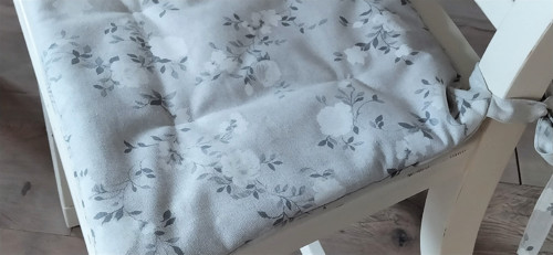 Sedáky bílé růže na šedobílé — foto 3