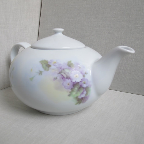 Porcelánová konvice fialky — foto 3
