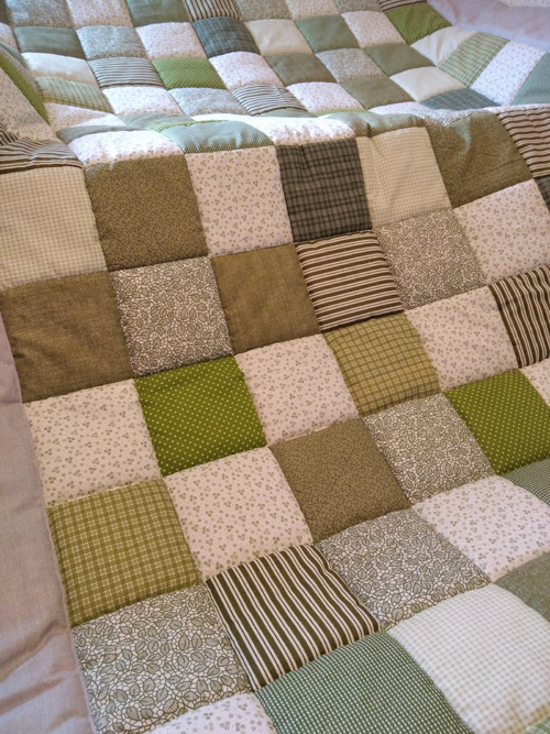 Olivový patchwork přehoz či přikrývka — foto 4