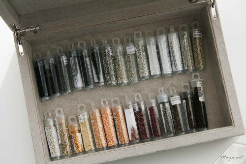 Béžovozlaté šité náušnice STITCHED EARRINGS — foto 2