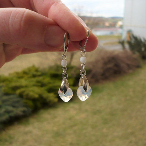 Mléčně bílé Swarovski srdce - náušnice — foto 4