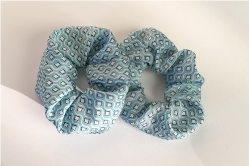 Modrá gumička scrunchie - 100% hedvábí — foto 2