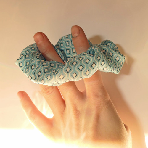 Modrá gumička scrunchie - 100% hedvábí — foto 3