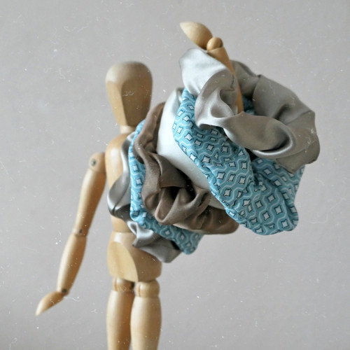 Modrá gumička scrunchie - 100% hedvábí — foto 6