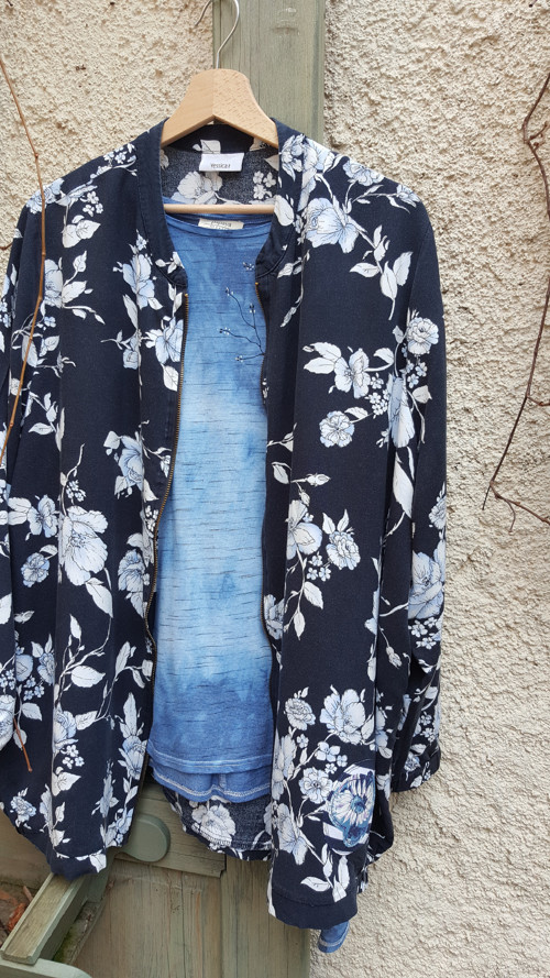 Květy v modré, bundička vel.2XL — foto 5